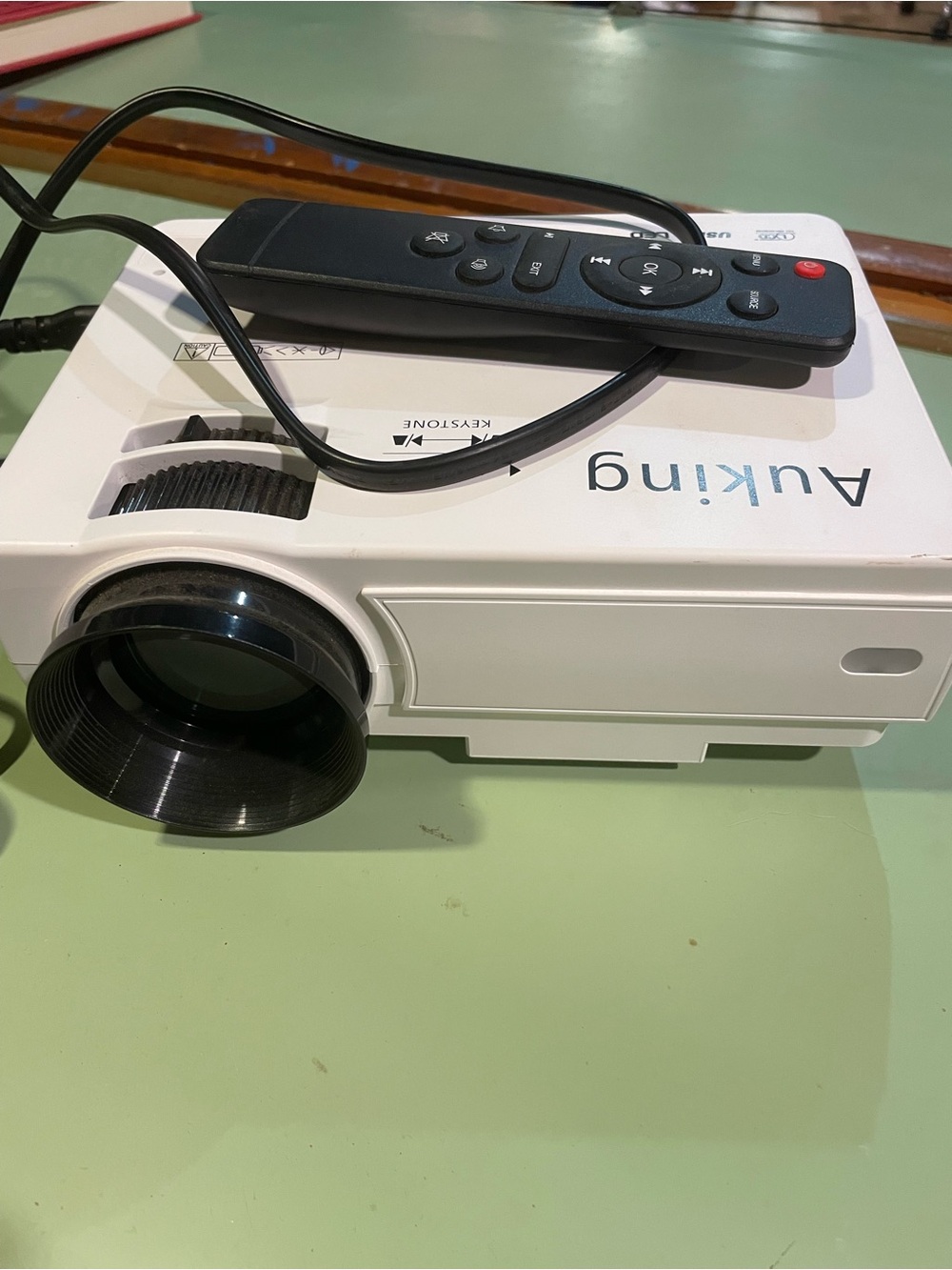 White Portable Mini Projector with Remote
